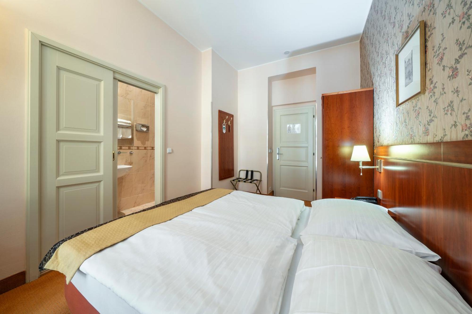 Hotel Raffaello Prague Luaran gambar