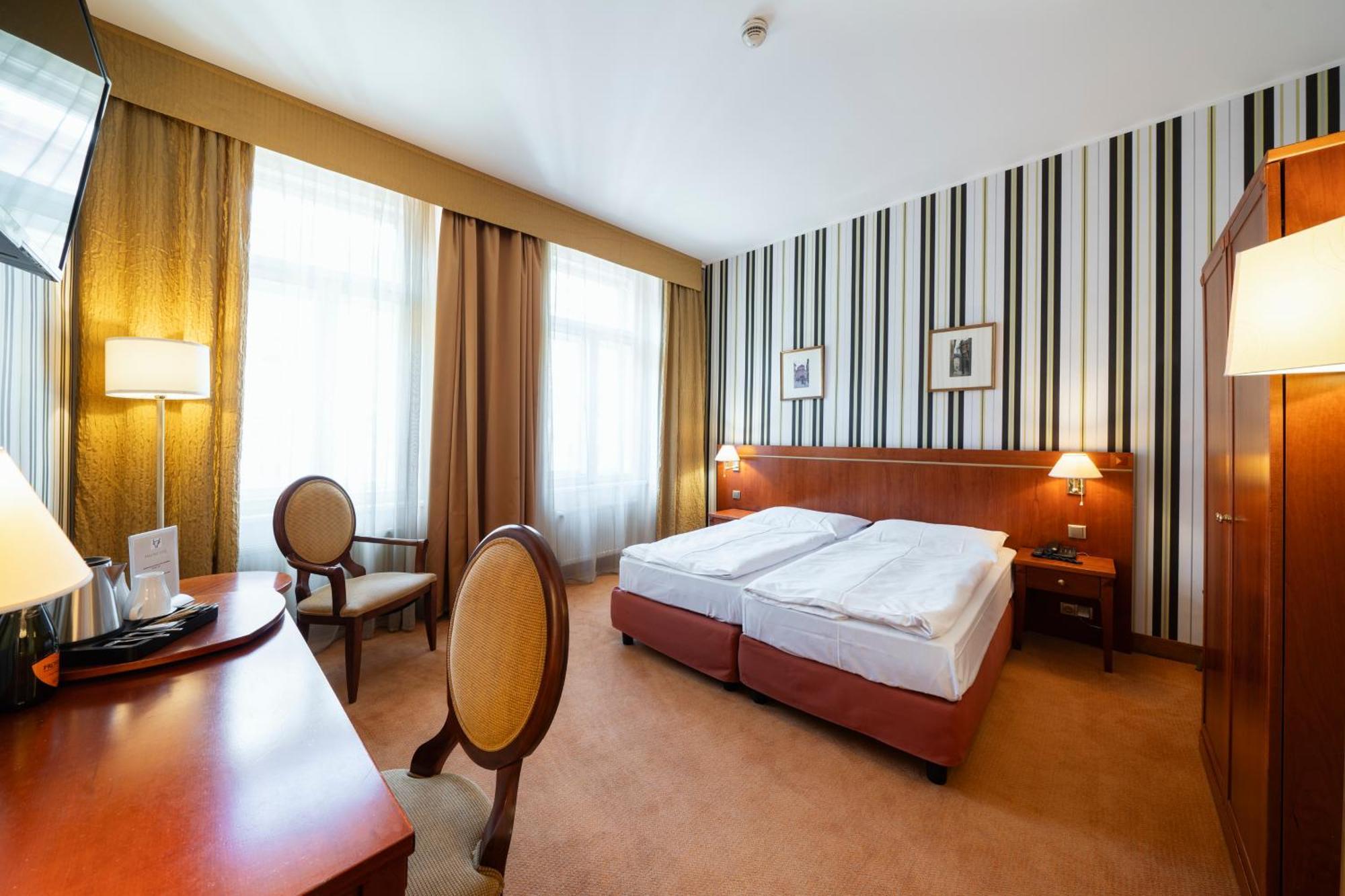 Hotel Raffaello Prague Luaran gambar