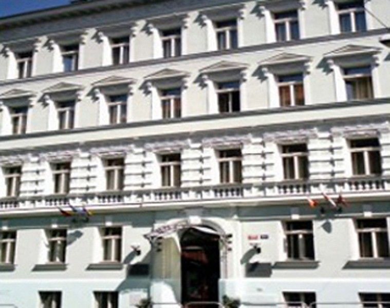 Hotel Raffaello Prague Luaran gambar